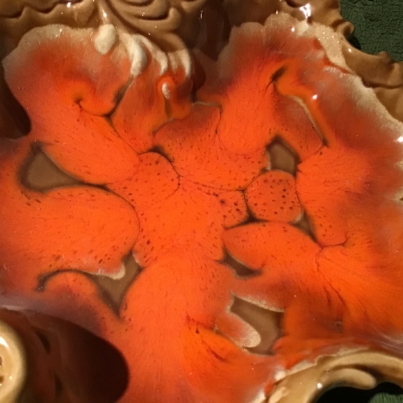 SET OF TWO VINTAGE ORANGE & BEIGE GLAZED POTTERY FRILLY EDGED SERVING DISHES - Picture 10 of 12